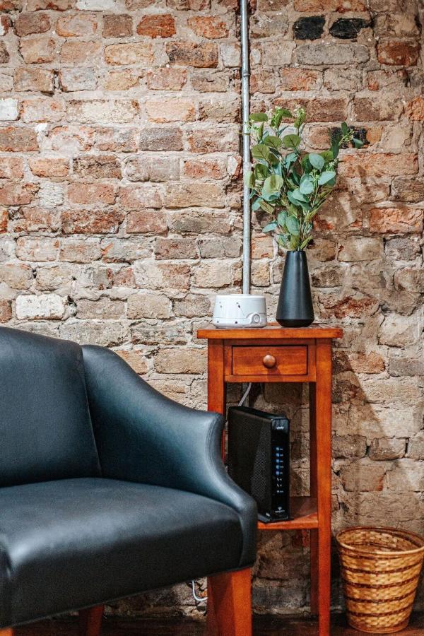 Staunton Underground Apartment Bagian luar foto